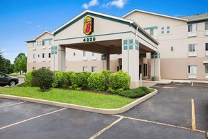 Hotel SUPER 8 BY WYNDHAM AURORA/NAPERVILLE AREA