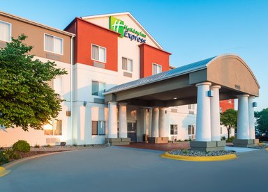 Hotel HOLIDAY INN EXPRESS & SUITES BURLINGTON