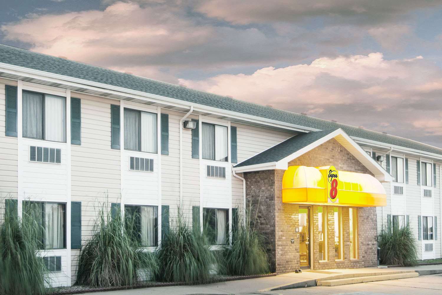 Hotel SUPER 8 EL DORADO
