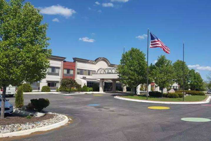 Hotel DAYS INN & SUITES BY WYNDHAM R