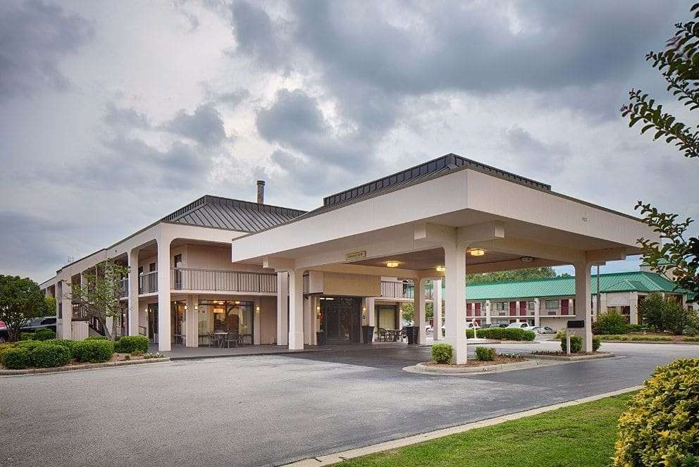 Hotel BAYMONT INN & SUITES FAYETTEVILLE I-95