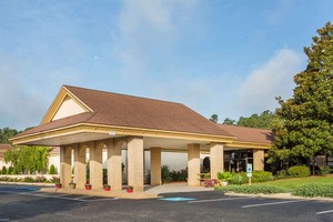 Hotel DAYS INN CONFERENCE CENTER SOUTHERN PINES PINEHURST