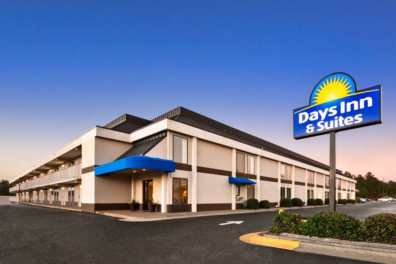 Hotel DAYS INN & SUITES FAYETTEVILLE NORTHWEST FORT BRAGG AREA