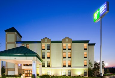 Hotel HOLIDAY INN EXPRESS & SUITES FAYETTEVILLE-FT. BRAGG