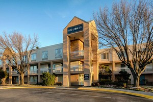 Hotel RED LION INN & SUITES FAYETTEV