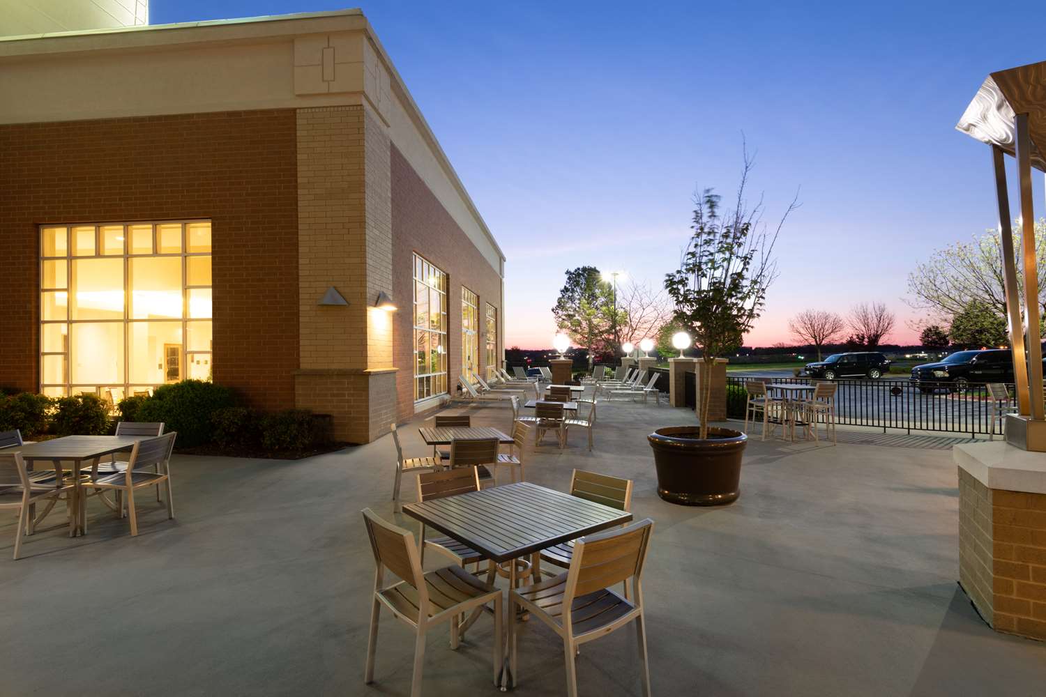 Hotel EMBASSY SUITES NORTHWEST ARKANSAS - HOTEL SPA - CONVENTION