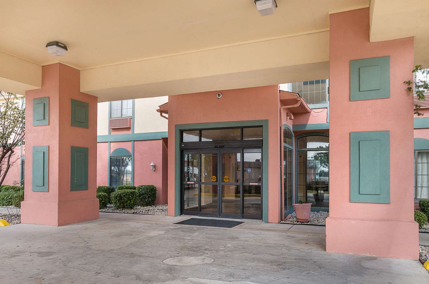 Hotel QUALITY SUITES TEMPLE