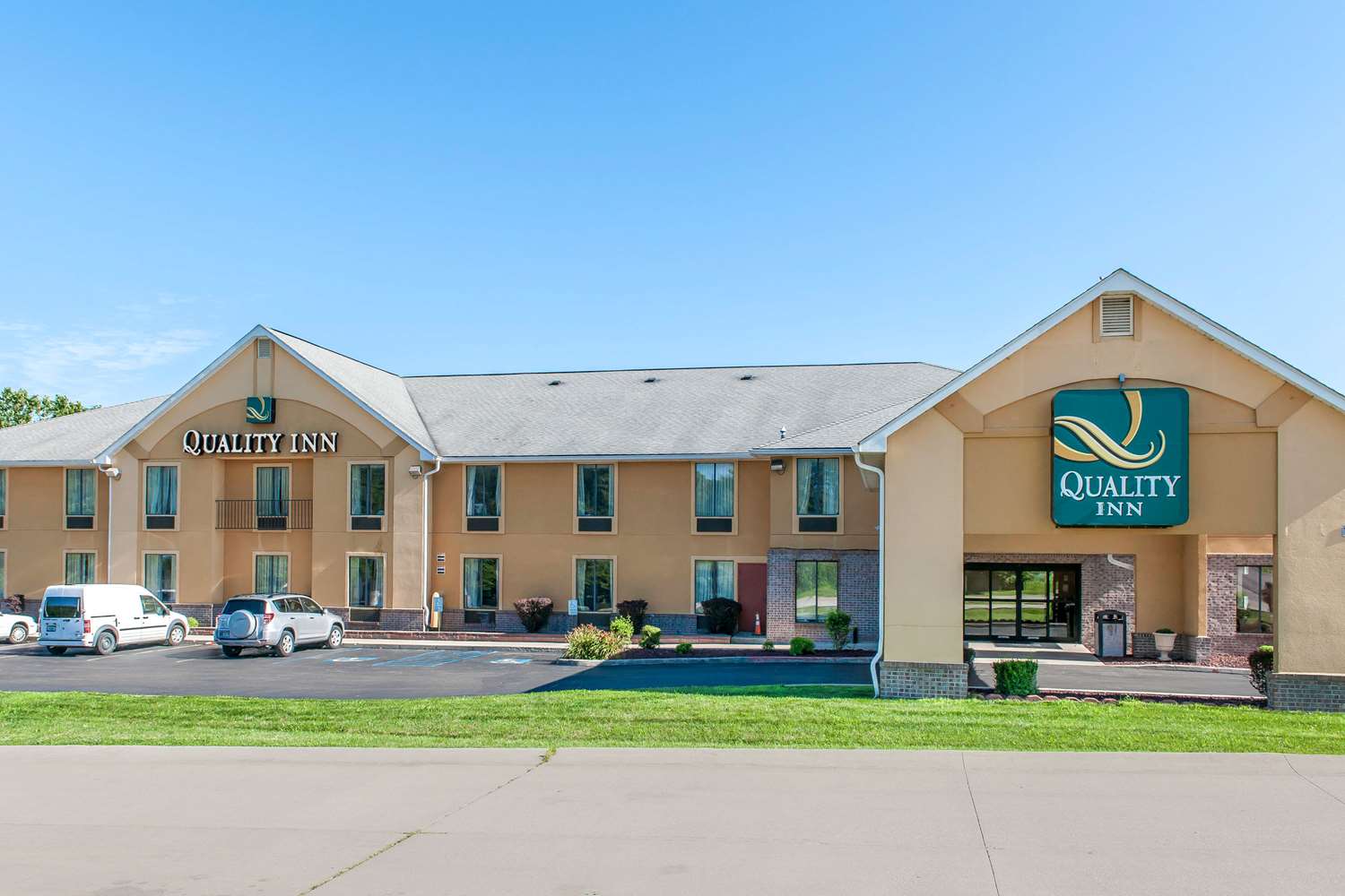 Hotel QUALITY INN BLOOMINGTON