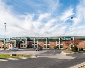Hotel QUALITY INN & SUITES SHELBYVILLE