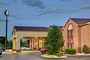 Hotel DAYS INN & SUITES LOUISVILLE SW