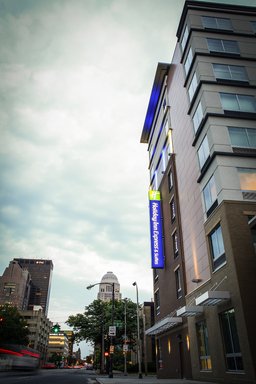 Hotel HOLIDAY INN EXPRESS & SUITES LOUISVILLE DOWNTOWN