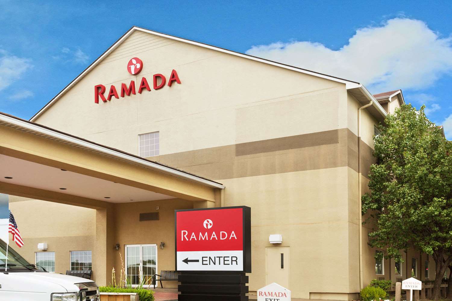 Hotel RAMADA BY WYNDHAM LOUISVILLE EXPO CENTER