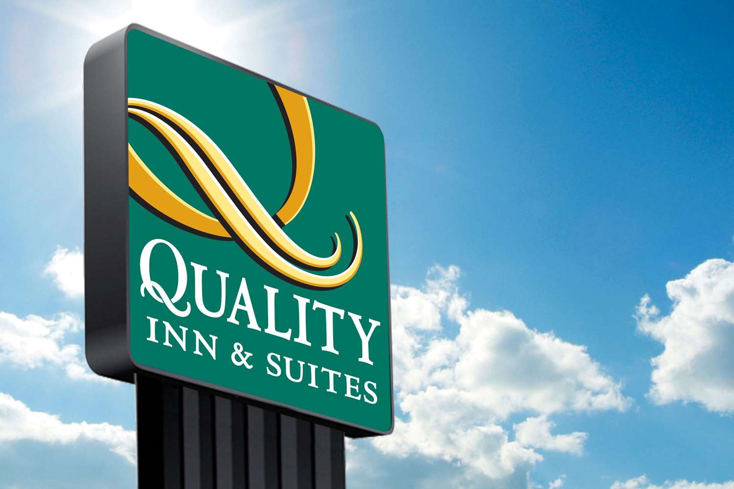 Hotel QUALITY INN AND SUITES