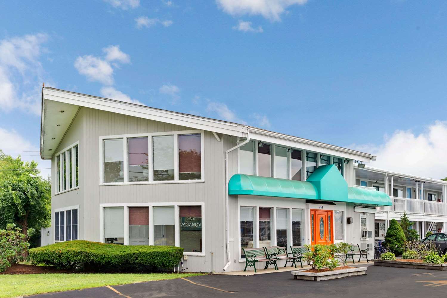 Hotel HOWARD JOHNSON INN CAPE COD AREA
