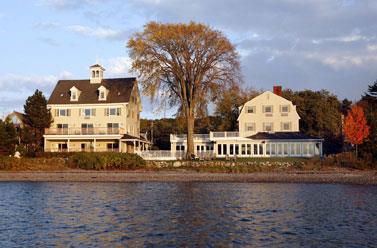 Hotel THE BREAKWATER INN AND SPA