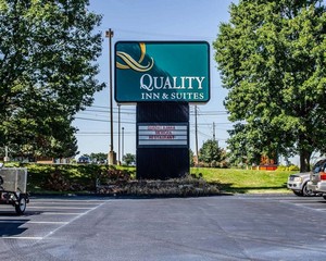 Hotel QUALITY INN & SUITES
