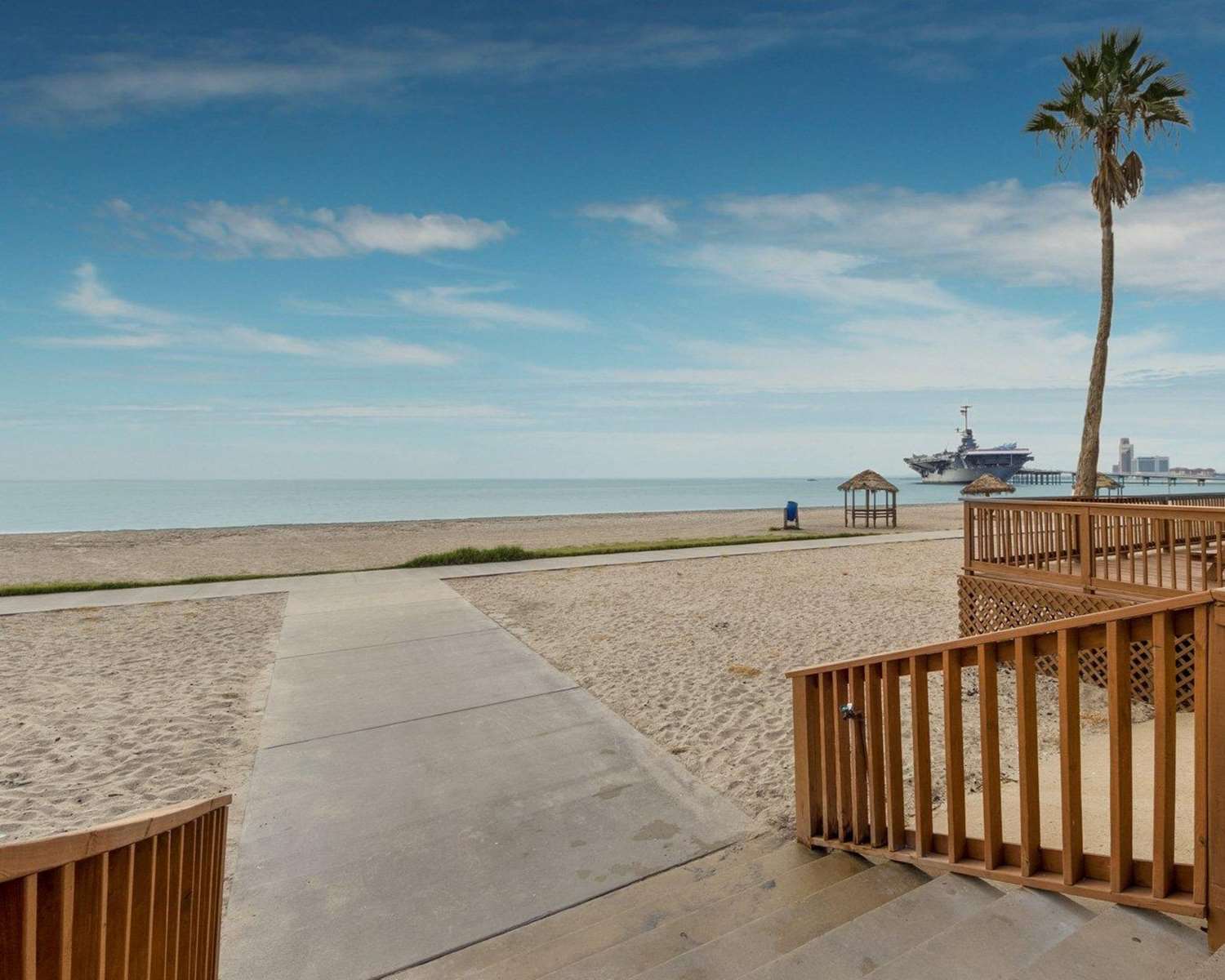 Hotel QUALITY INN & SUITES ON THE BEACH