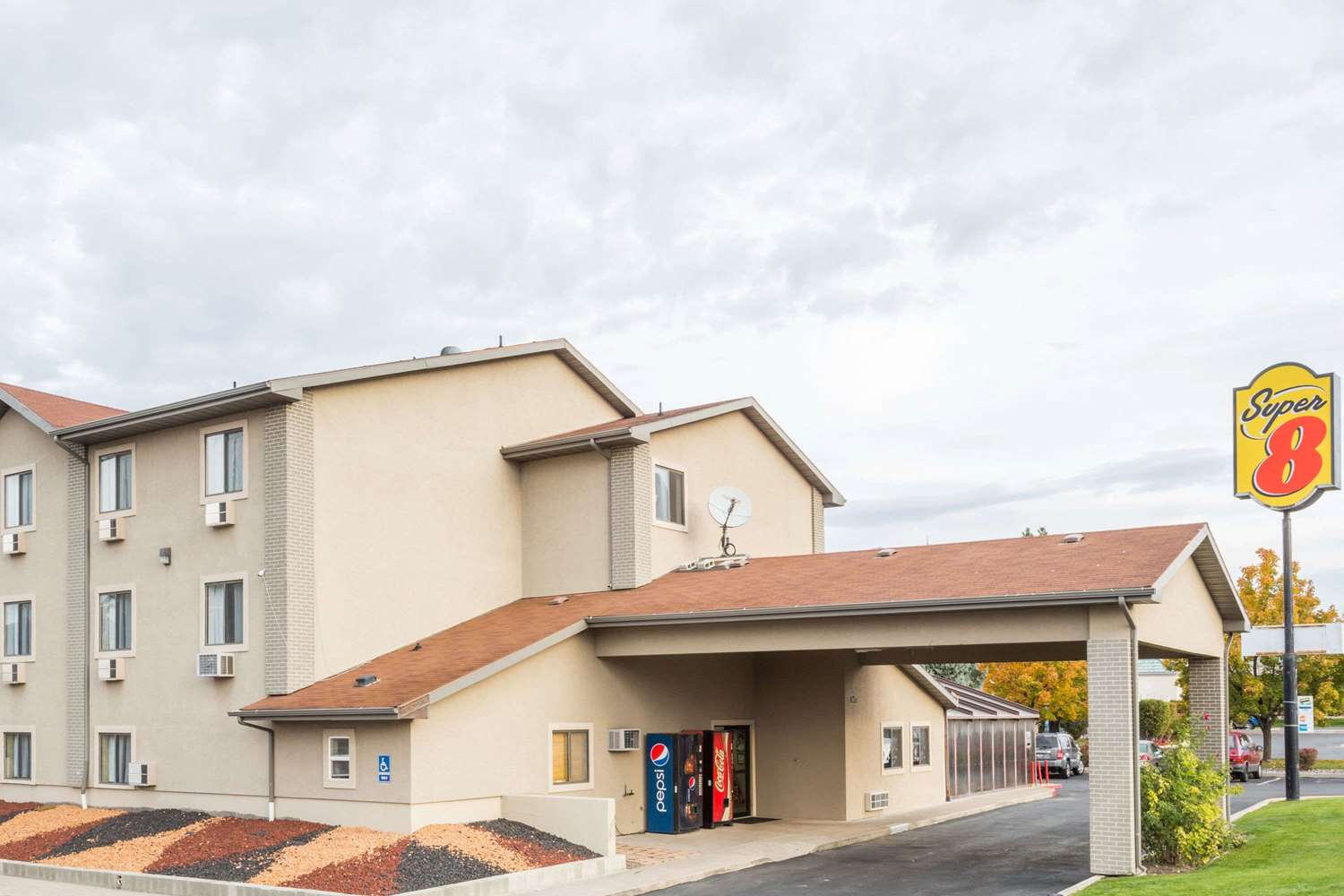 Hotel SUPER 8 BY WYNDHAM LOGAN
