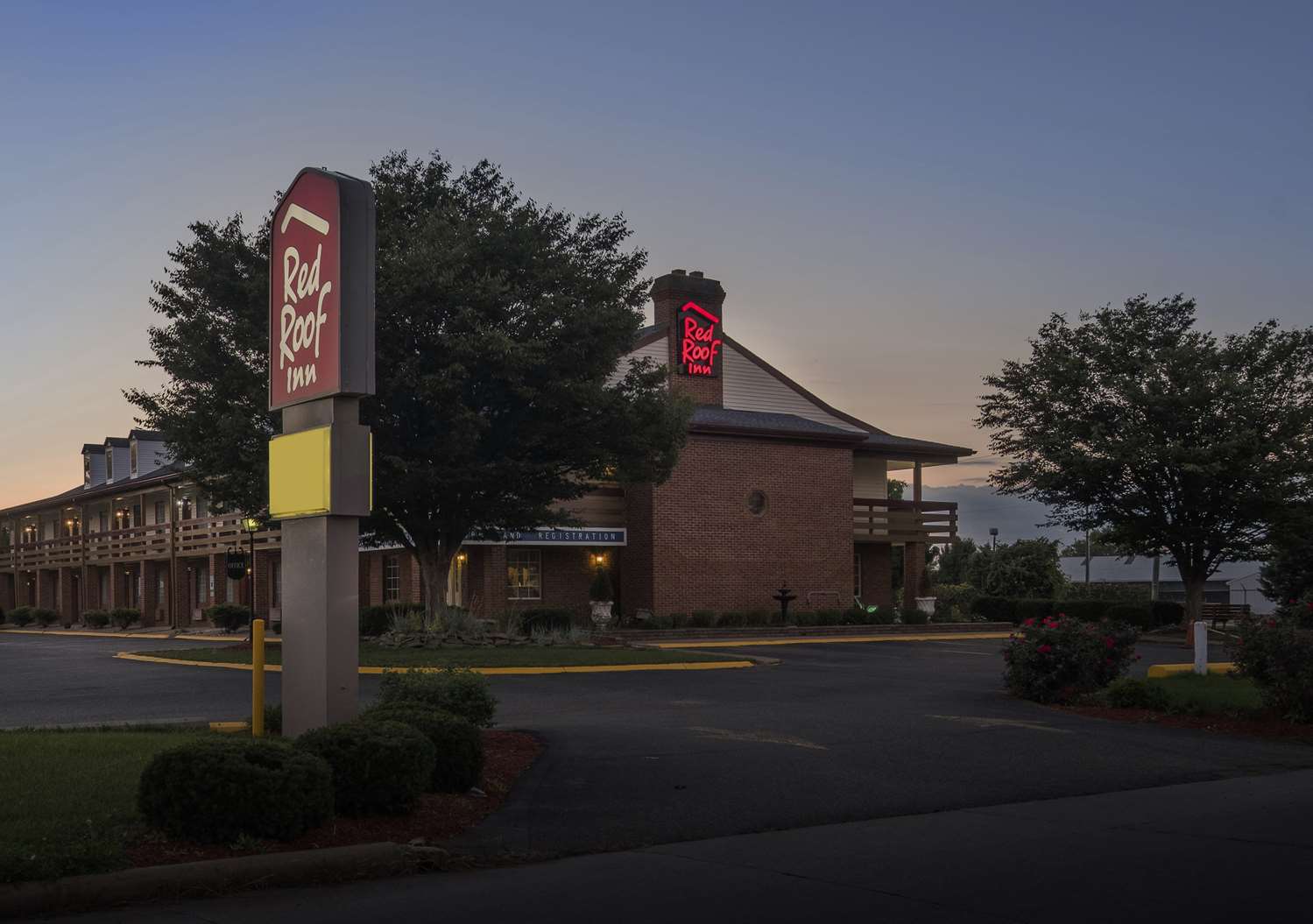 Hotel RED ROOF UHRICHSVILLE
