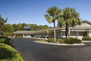 Hotel TRAVELODGE BY WYNDHAM, HINESVILLE