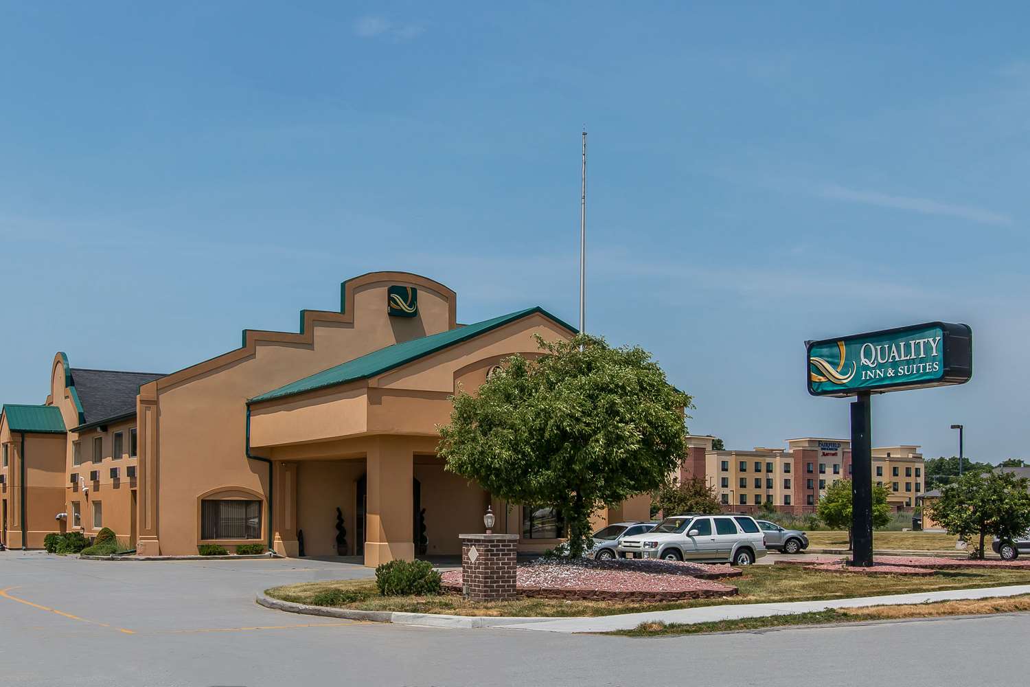 Hotel QUALITY INN & SUITES