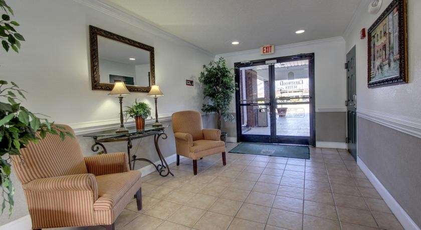 Hotel INTOWN SUI GREENSBORO AIRPORT