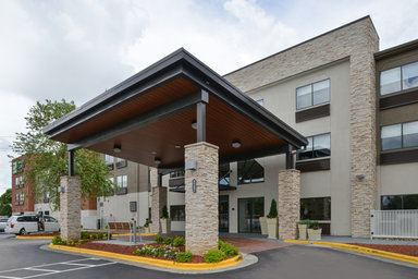 Hotel HOLIDAY INN EXPRESS & SUITES RALEIGH NE - MEDICAL CTR AREA