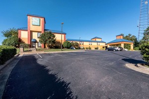 Hotel QUALITY INN CLEMMONS