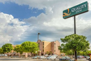 Hotel QUALITY INN SAN ANTONIO FIESTA AT SIX FLAGS