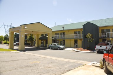 Hotel PARKWAY INN AND SUITES