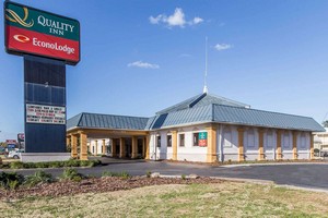 Hotel QUALITY INN & SUITES CONFERENCE CENTER