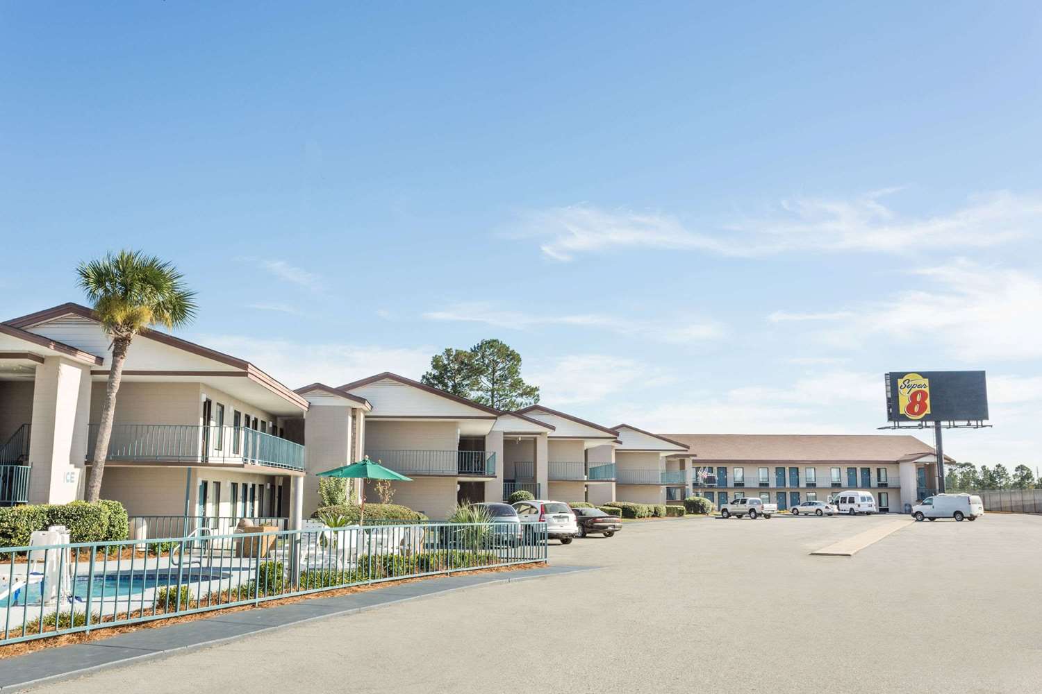 Hotel SUPER 8 BY WYNDHAM ADEL