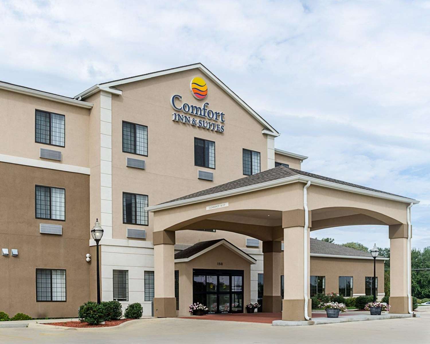 Hotel COMFORT INN & SUITES LAWRENCE - UNIVERSITY AREA