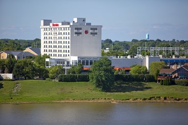 Hotel SHERATON LOUISVILLE RIVERSIDE HOTEL