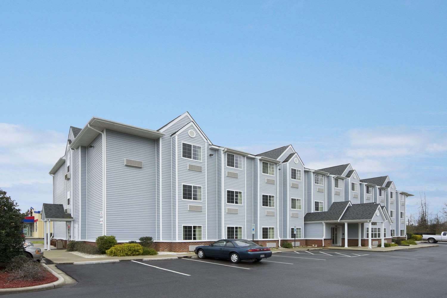 Hotel MICROTEL INN & SUITES BY WYNDHAM LILLINGTON NEAR CAMPBELL U