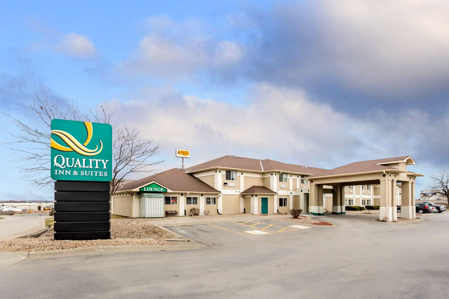 Hotel QUALITY INN & SUITES