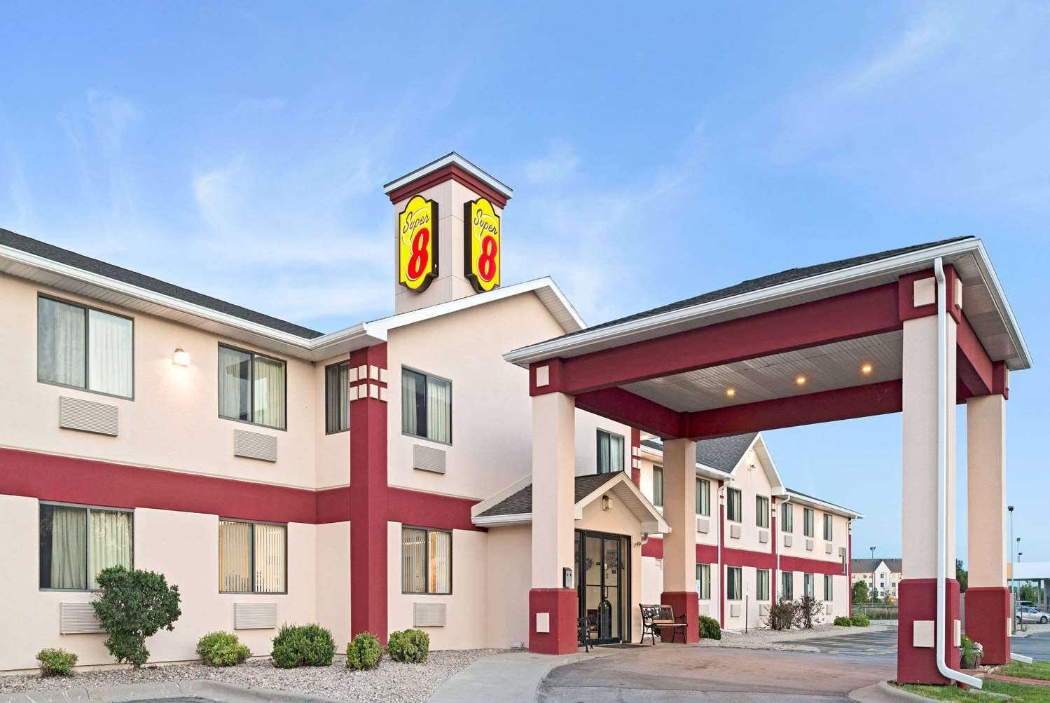 Hotel SUPER 8 BY WYNDHAM OMAHA EPPLEY AIRPORT/CARTER LAKE