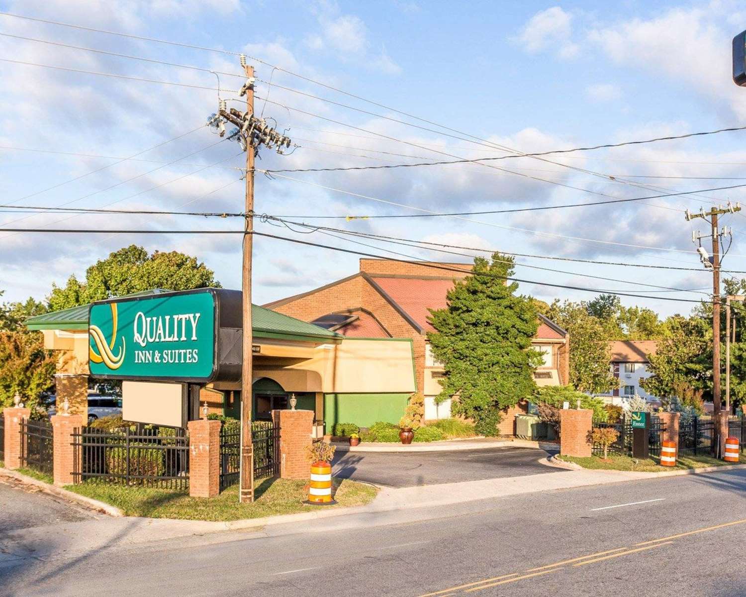 Hotel QUALITY INN & SUITES COLISEUM