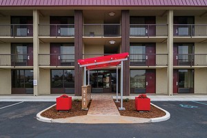 Hotel RED ROOF PLUS+ HUNTSVILLE-MADISON