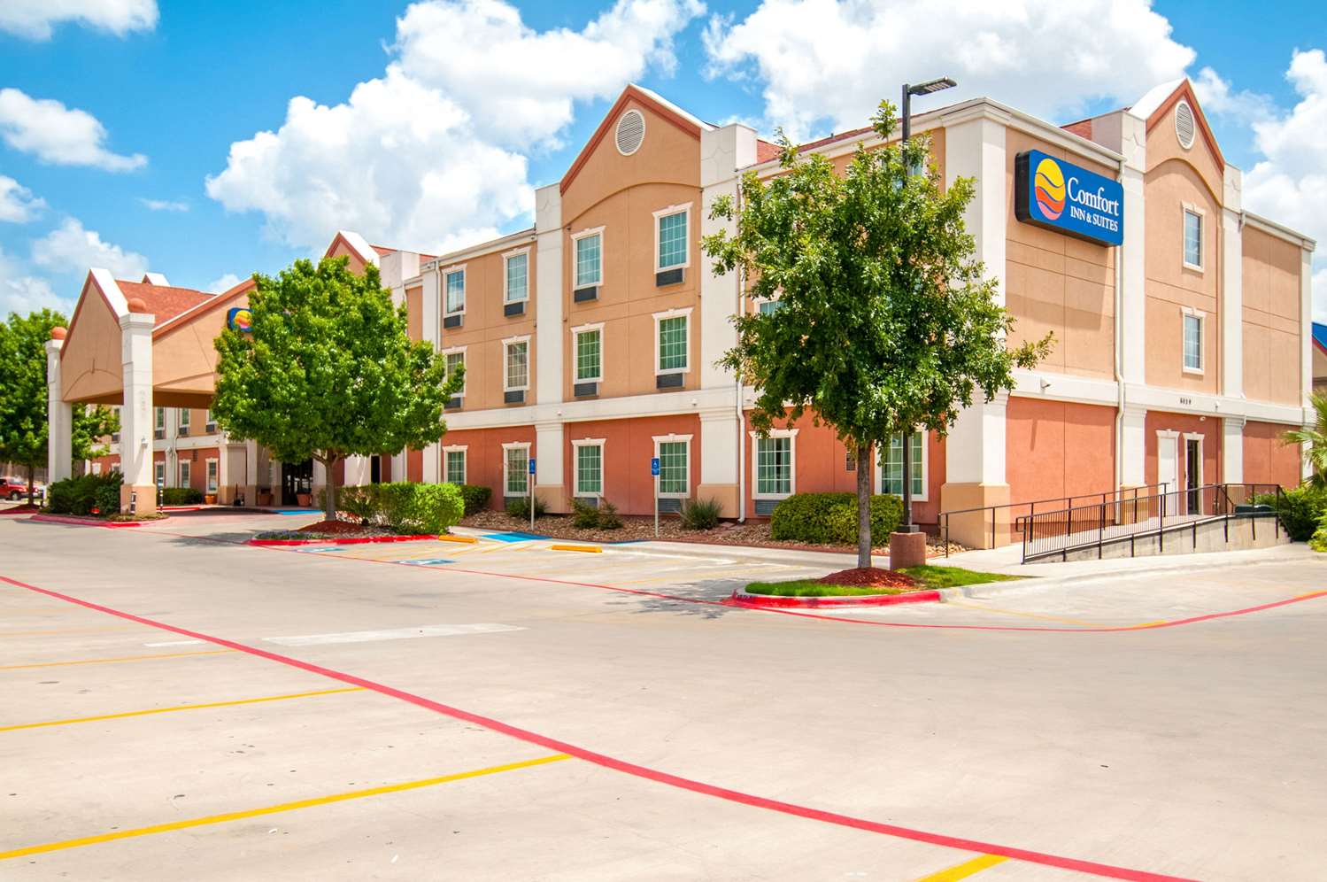 Hotel COMFORT INN & SUITES NEAR MEDICAL CENTER