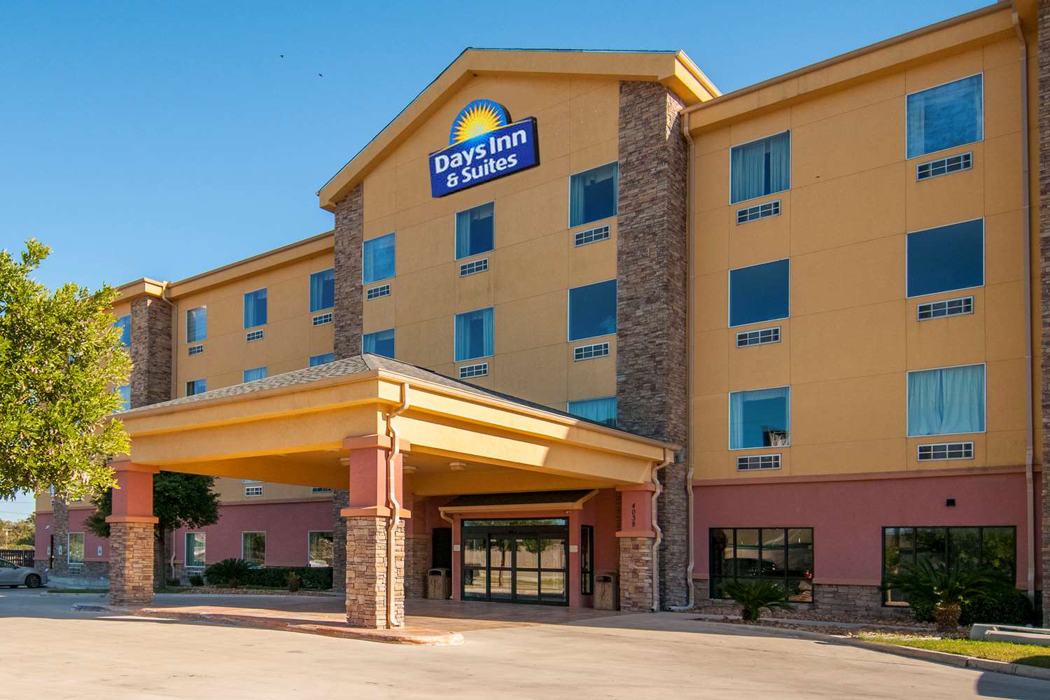 Hotel DAYS INN & SUITES BY WYNDHAM, SAN ANTONIO NEAR AT&T CENTER