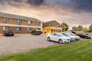 Hotel SUPER 8 BY WYNDHAM BLUE EARTH