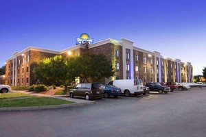 Hotel DAYS INN & SUITES PLATTSBURGH
