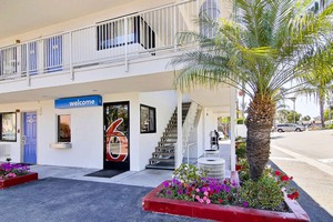 Hotel MOTEL 6 SANTA BARBARA- STATE STREET
