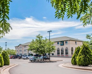 Hotel QUALITY INN & SUITES