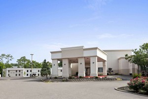 Hotel DAYS INN & SUITES BY WYNDHAM CINCINNATI