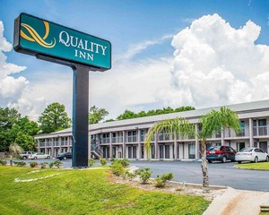 Hotel QUALITY INN & CONFERENCE CENTER