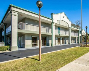 Hotel QUALITY INN & SUITES