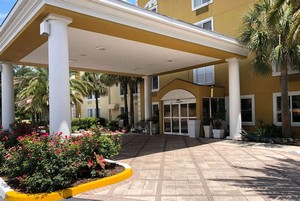 Hotel HOM HOTEL + SUITES, TRADEMARK