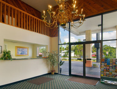 Hotel HOWARD JOHNSON INN AND SUITES LAKE CITY FL
